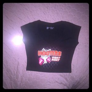 🌸🎉🎁NWT Hooters UFC Fight Night(Rare) crop top.